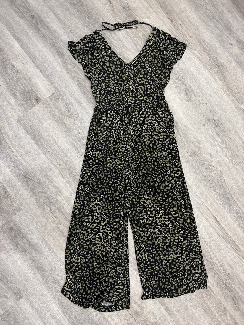 Tommy Bahama Women’s Short Sleeve V-Neck Jumpsuit - Olive Black Leopard Print